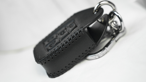 Palm Peeker Keychain Case by PITATA MAGIC - immagine 3